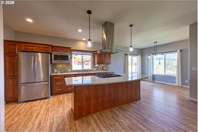 310 Ashwood St, Sutherlin, OR 97479 - Photo 2