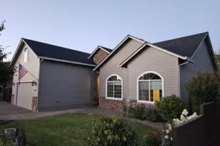 310 Ashwood St, Sutherlin, OR 97479 - Photo 2