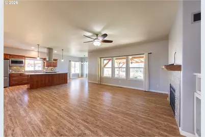 310 Ashwood St, Sutherlin, OR 97479 - Photo 6