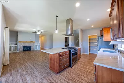 310 Ashwood St, Sutherlin, OR 97479 - Photo 8