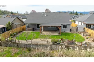 310 Ashwood St, Sutherlin, OR 97479 - Photo 36