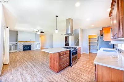 310 Ashwood St, Sutherlin, OR 97479 - Photo 8