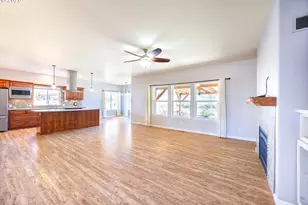 310 Ashwood St, Sutherlin, OR 97479 - Photo 8