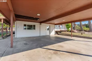 1175 NW Baker Dr, White Salmon, WA 98672 - Photo 6