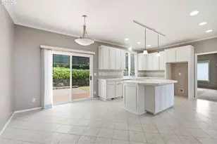 7816 SE Alta Verde Dr, Portland, OR 97266 - Photo 16