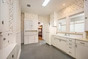 990 W 7th Ave, Eugene, OR 97402 - Photo 14