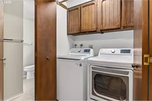 2090 Graham Dr, Eugene, OR 97405 - Photo 24