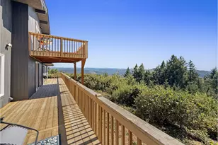 17450 Mountain Dr, Brookings, OR 97415 - Photo 16