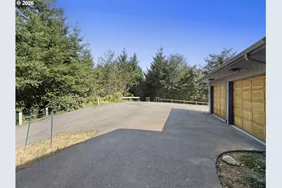 17450 Mountain Dr, Brookings, OR 97415 - Photo 38