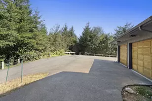 17450 Mountain Dr, Brookings, OR 97415 - Photo 38