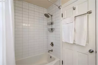 347 W Riverside Dr, Roseburg, OR 97470 - Photo 30