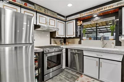 1670 NE Kennedy Ln, Hillsboro, OR 97124 - Photo 10