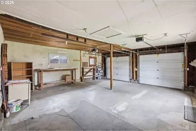 446 E St, Springfield, OR 97477 - Photo 34