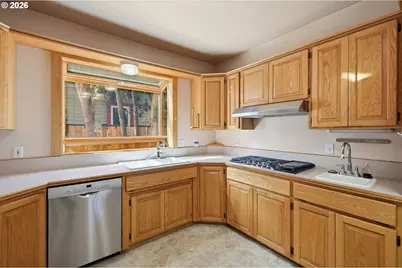 446 E St, Springfield, OR 97477 - Photo 16