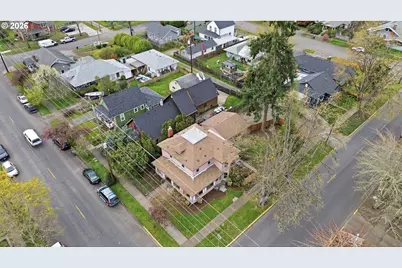 446 E St, Springfield, OR 97477 - Photo 40