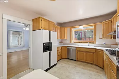 446 E St, Springfield, OR 97477 - Photo 18