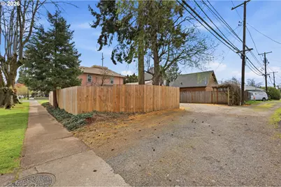 446 E St, Springfield, OR 97477 - Photo 38