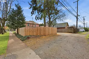 446 E St, Springfield, OR 97477 - Photo 38