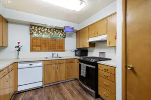 17707 SE Washington St, Portland, OR 97233 - Photo 10