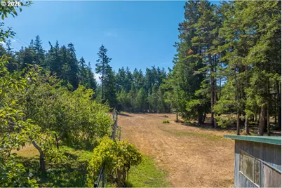 87202 McTimmons Ln, Bandon, OR 97411 - Photo 6