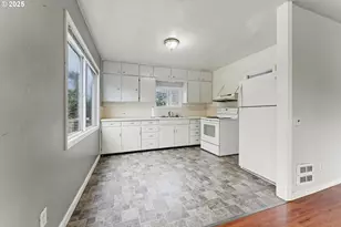 2665 35th St, Coos Bay, OR 97420 - Photo 8