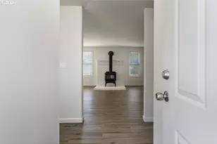 1602 NE Centurion Pl, Gresham, OR 97030 - Photo 2