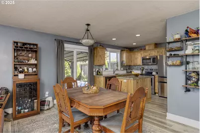 1026 E 15th St, Lafayette, OR 97127 - Photo 8