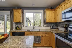 1026 E 15th St, Lafayette, OR 97127 - Photo 12