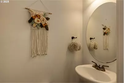 1026 E 15th St, Lafayette, OR 97127 - Photo 14