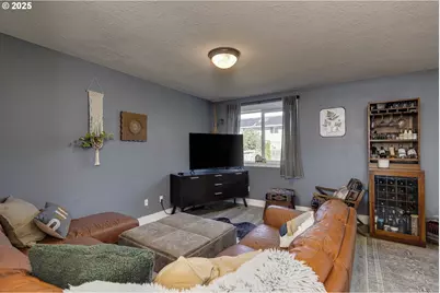 1026 E 15th St, Lafayette, OR 97127 - Photo 6