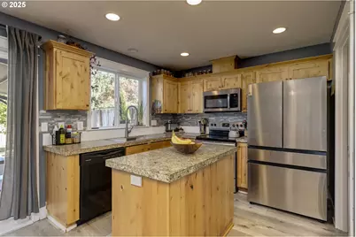 1026 E 15th St, Lafayette, OR 97127 - Photo 10