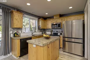 1026 E 15th St, Lafayette, OR 97127 - Photo 10