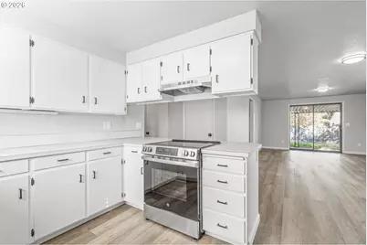 2713 E Walnut Ave, Newberg, OR 97132 - Photo 8