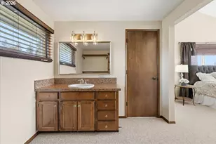 4094 5th St, Hubbard, OR 97032 - Photo 34