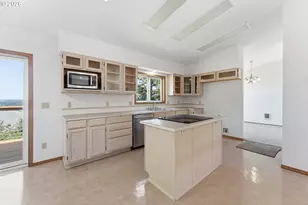 220 Flake St, Port Orford, OR 97465 - Photo 4