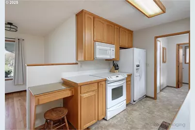 10608 NE Tillamook St, Portland, OR 97220 - Photo 10