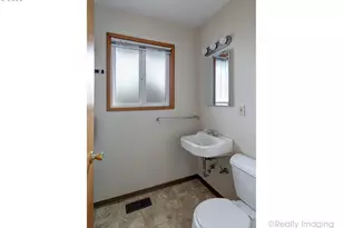 10608 NE Tillamook St, Portland, OR 97220 - Photo 12