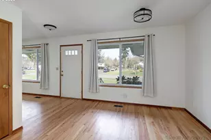 10608 NE Tillamook St, Portland, OR 97220 - Photo 6