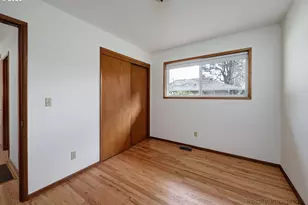 10608 NE Tillamook St, Portland, OR 97220 - Photo 22
