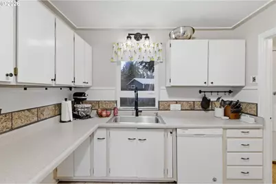 3090 D St NE, Salem, OR 97301 - Photo 10