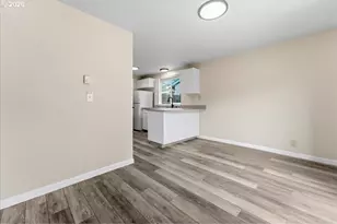 19921 SW Meadowbrook Ct, Beaverton, OR 97078 - Photo 12