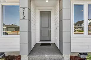 712 Magnolia Ave, Woodburn, OR 97071 - Photo 2