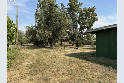 467 17th St, Springfield, OR 97477 - Photo 8
