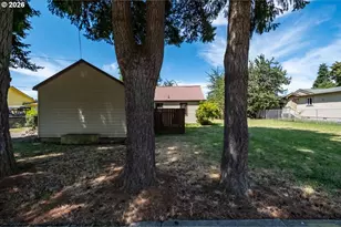 1044 23rd Ave, Sweet Home, OR 97386 - Photo 4