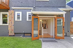 3335 NE Holladay St, Portland, OR 97232 - Photo 32