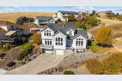 2221 NW Ingram Ln, Pendleton, OR 97801 - Photo 2