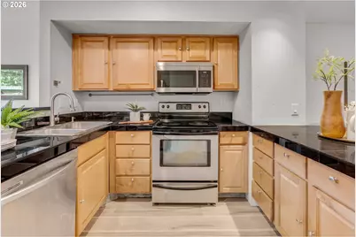 6836 N Pittsburg Ave, Portland, OR 97203 - Photo 16