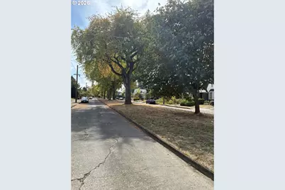 6416 N Omaha Ave, Portland, OR 97217 - Photo 2