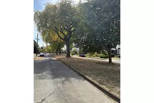 6416 N Omaha Ave, Portland, OR 97217 - Photo 2