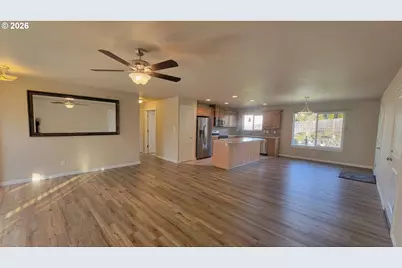 1570 W Basil St, Roseburg, OR 97471 - Photo 6